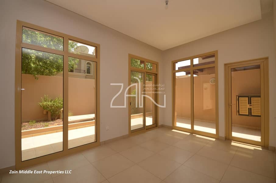 Single Row Mid 4BR Townhouse Serene Community View