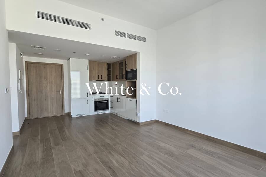 Top Floor | Spacious 1 Bed | Pool View Top Floor | Spacious 1 Bed | Pool View