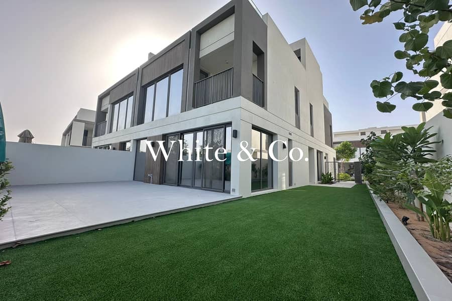 位于蒂拉尔阿尔加夫综合社区，奥拉别墅区 5 卧室的别墅 325000 AED - 12162591