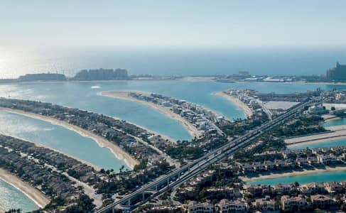 2 Bedroom Apartment for Sale in Palm Jumeirah, Dubai - Luxurious 2BR Simplex | Stunning Views | High ROI