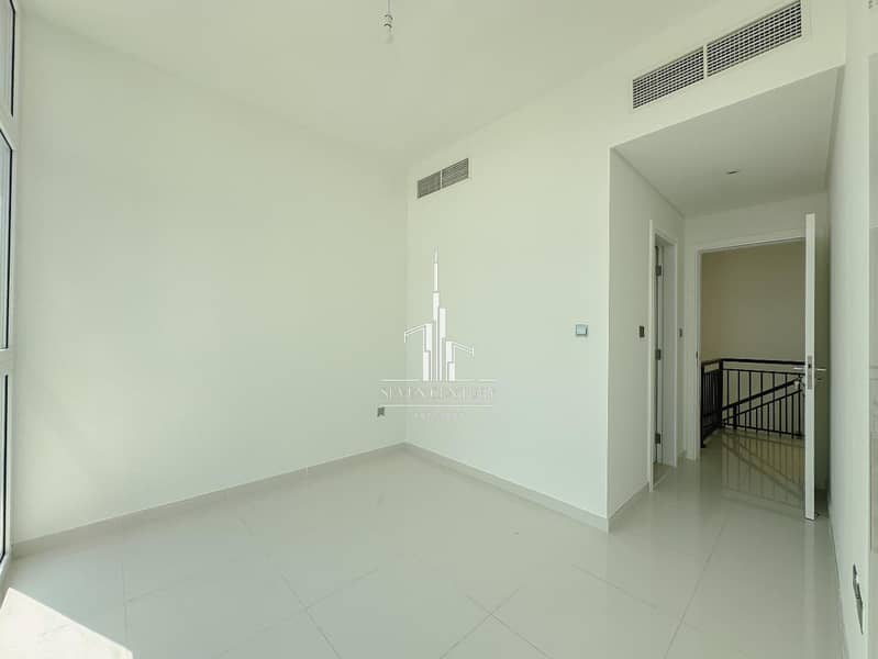 Stunning 3 BHK | Unfurnished | Ready To Move In Stunning 3 BHK | Unfurnished | Ready To Move In