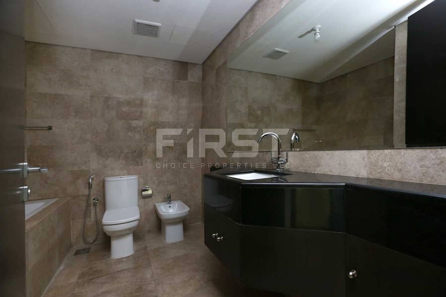 10 Internal Photo of 1 Bedroom Apartment in Ocean Terrace Marina Square Al Reem Island Abu Dhabi UAE (22). jpg