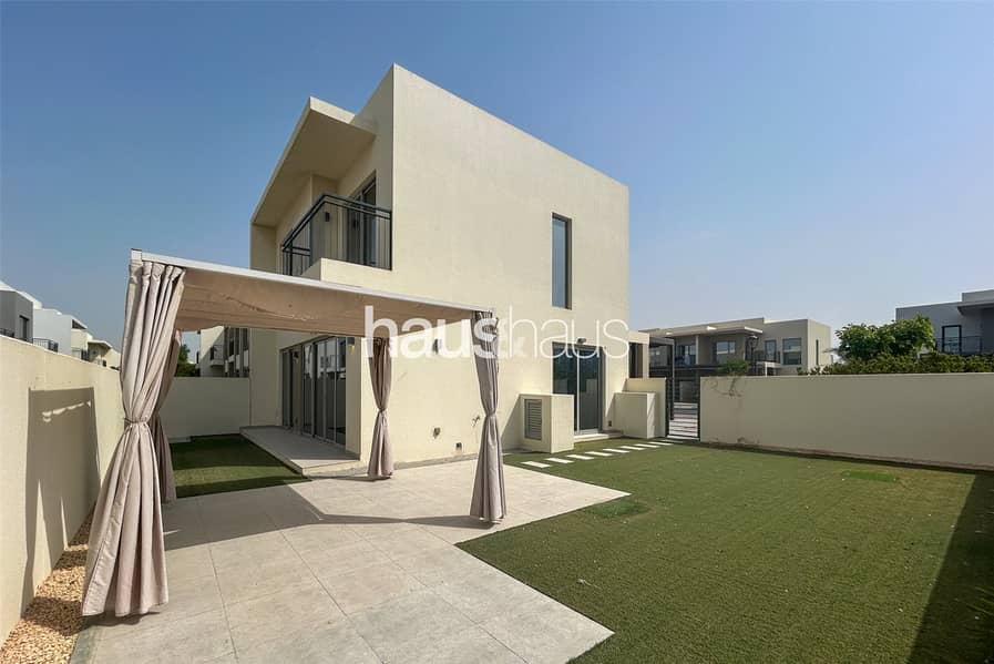 Large Plot | True Corner | Vacant Now Large Plot | True Corner | Vacant Now