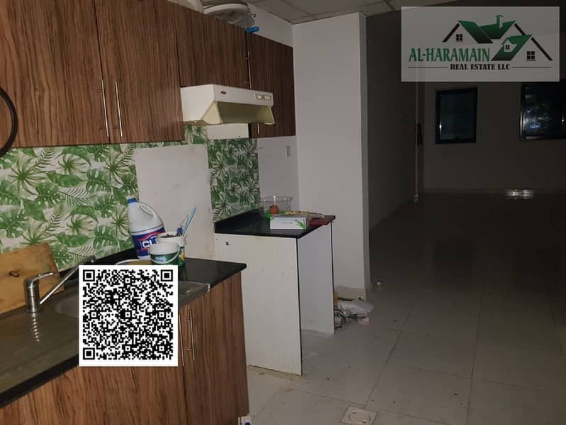 11 ec218f0c-0d46-491d-b035-e131809fce6f. jpg