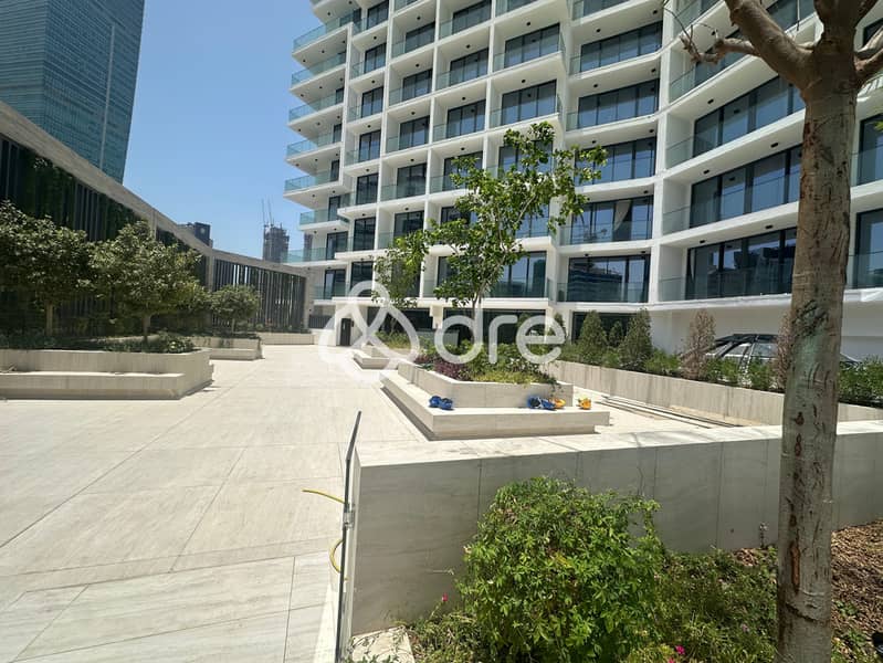 16 Outdoor Lounge Area. jpg