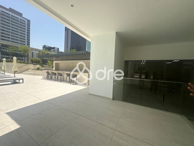 17 outdoor pool Bar area. jpg