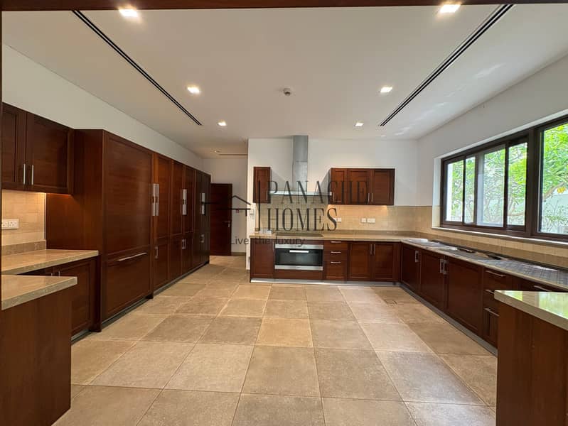 11 Kitchen 2. jpg