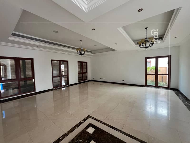 Vacant | Private Pool and Garden | Large Plot Vacant | Private Pool and Garden | Large Plot