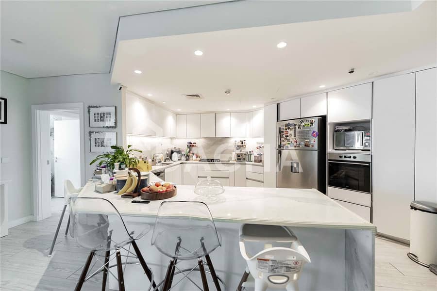 Fully Upgraded | Vacant on Sale | High Floor