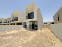 BRAND NEW | SPACIOUS | SINGLE ROW | CLOSE TO POOL