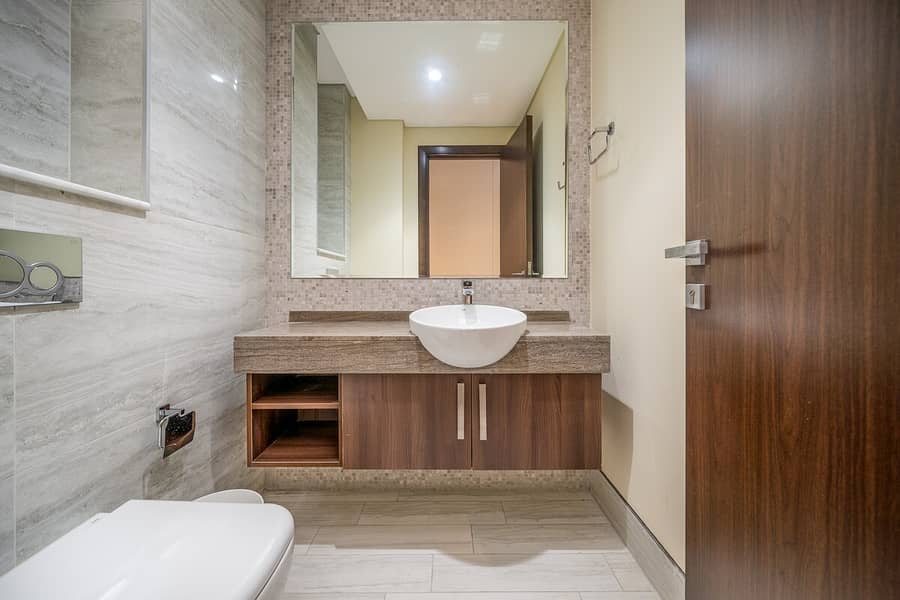 UTILITIES INCLUDED - NEW YEARS SPECIAL OFFER-Only Rate Deal | Stunning Canal View 1BHK | Prime Business Bay Location - Image 13