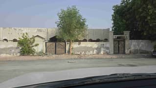 للبيع بيتين في ام خنور كل بيت في 4 غرف وصالة ومجلس ومطبخ كل بيت في عدادين الكهرباء والماء جار قديم موجر 40000 الف مساحة 8000 قدم مطلوب في 950000 الف