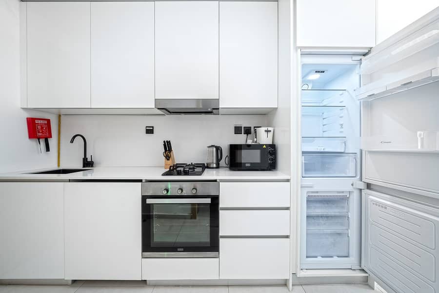 EXCLUSIVE OFFER RATE FOR DECEMBER ONLY | Modern Studio with Pool & Gym | Near Mall of the Emirates & Dubai Marina - Image 14