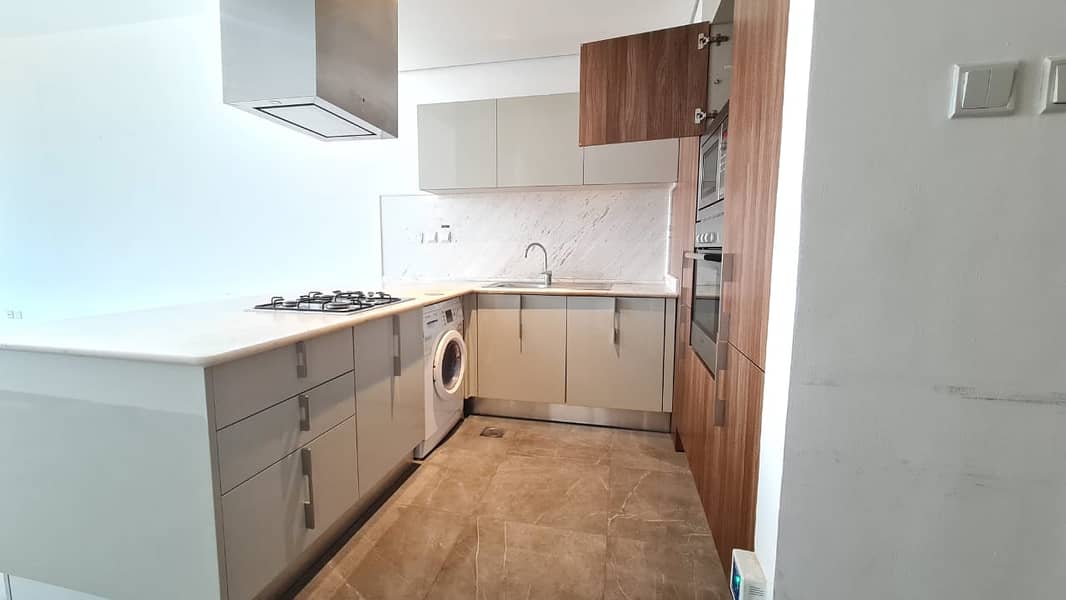 4 Spacious_Layout___Unfurnished___Close_to_metro-13. jpg