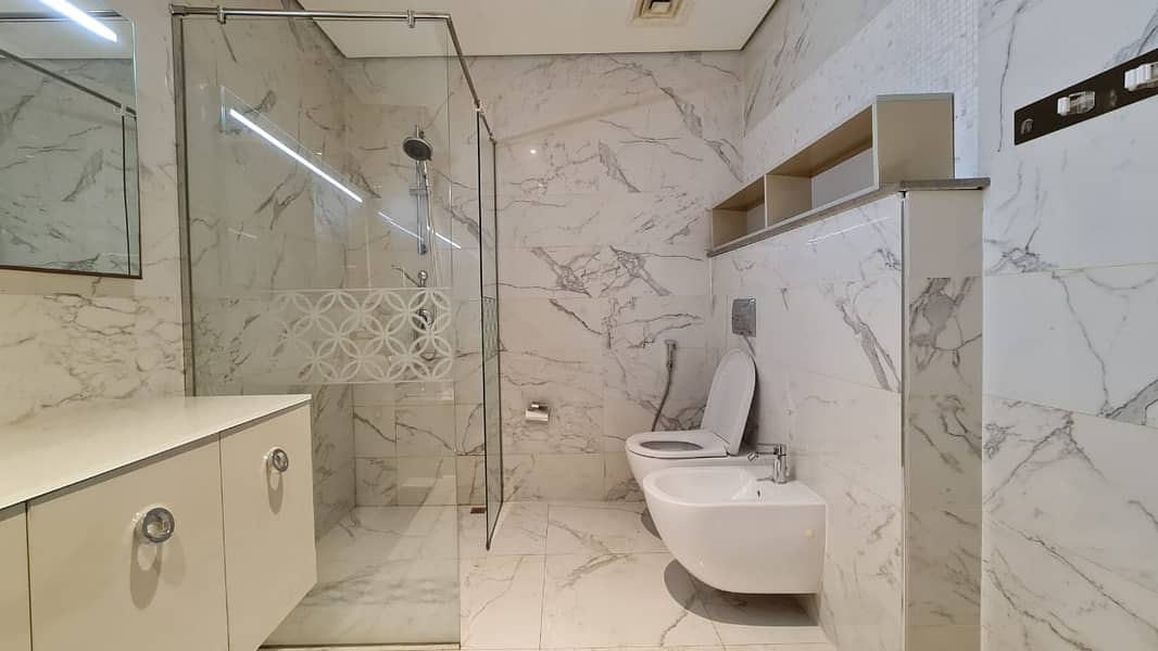 12 Spacious_Layout___Unfurnished___Close_to_metro-4. jpg