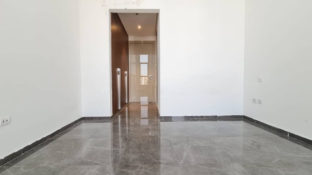 14 Spacious_Layout___Unfurnished___Close_to_metro-16. jpg