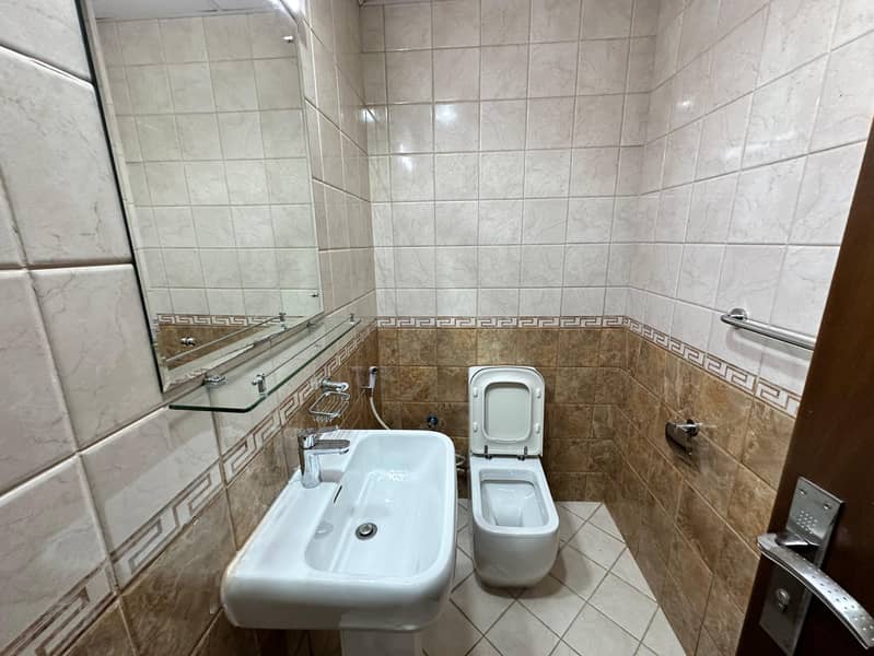 6 8a79ab8c-2225-47aa-85bd-c7db7b7f9487. jpg
