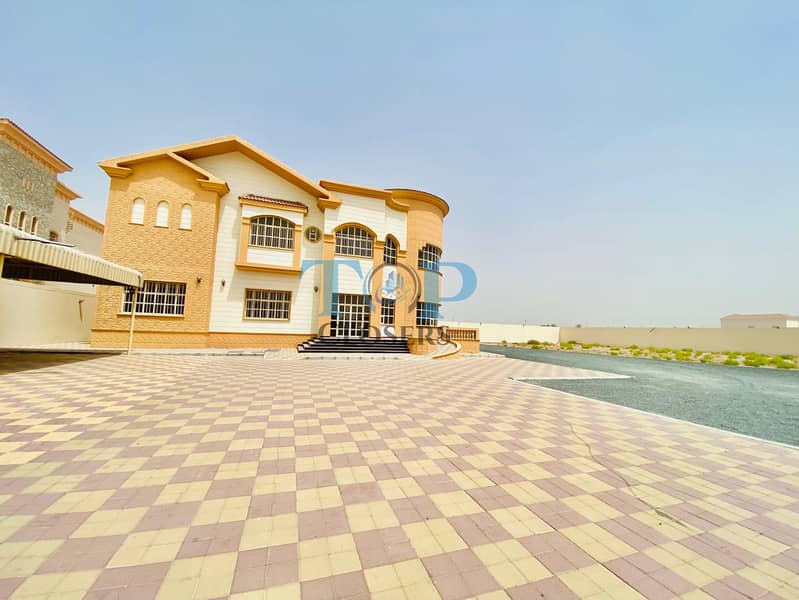 8Br Duplex Villa | Huge Yard | Driver Room |Yard