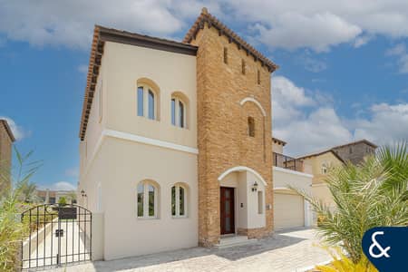 5 Bedroom Villa for Sale in Jumeirah Golf Estates, Dubai - New Listing - Private Pool - Open Plan Layout