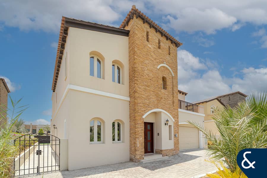 New Listing - Private Pool - Open Plan Layout