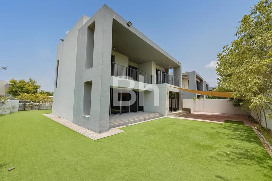 Big Plot | Close to Pool and Park | Corner Unit Big Plot | Close to Pool and Park | Corner Unit