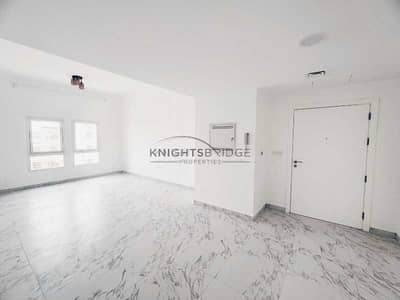 3 Bedroom Apartment for Rent in Remraam, Dubai - High-Floor 3BR | Renovated | Closed Kitchen