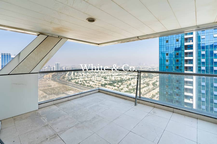 Stunning Lake Views | VOT | Large Layout