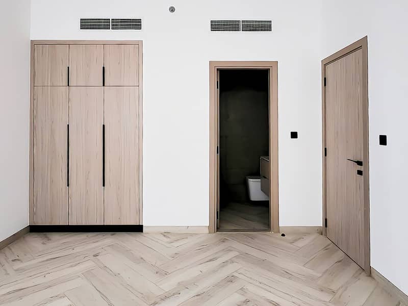 8 Modern___Luxury_Living___Empire_Residence-0. jpg