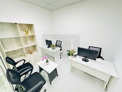 مکتب  للايجار في ديرة، دبي - 9e714713-008f-4f86-931a-e5bfec1deaf0. jpg