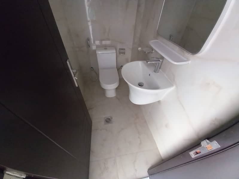 10 2d60ddd5-b21e-4ad2-96cc-9fa7101687be. jpg