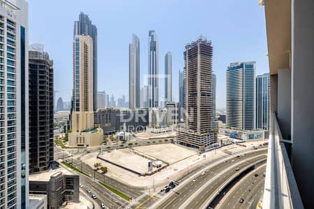 Studio for Rent in Business Bay, Dubai - Spacious Studio with Balcony | Convenient Access