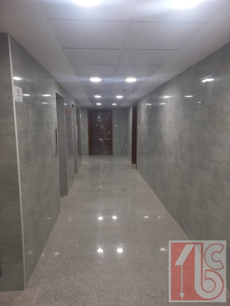 13 Lobby - الممر