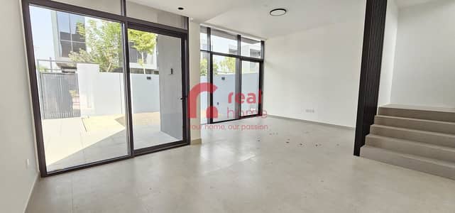 فیلا 6 غرف نوم للبيع في مدينة تلال، الشارقة - IMG-20250515-WA0011. jpg