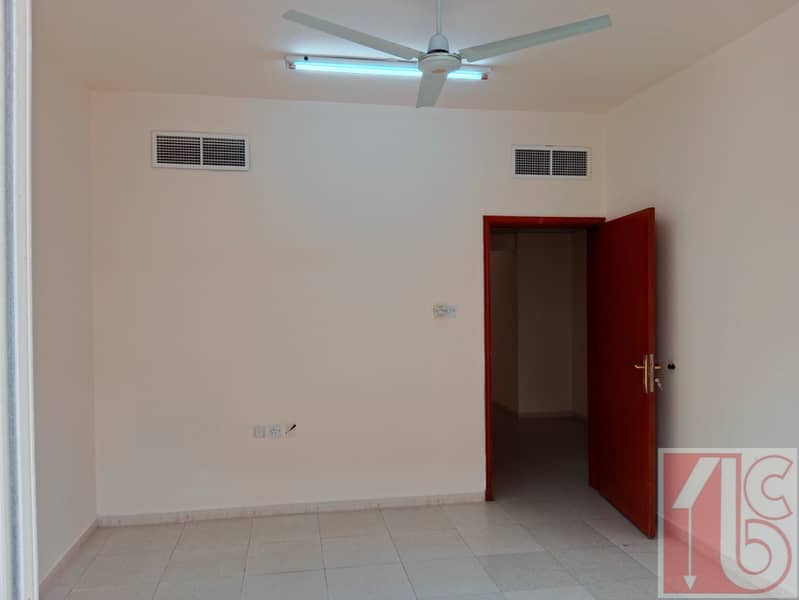 12 The 1st Bedroom - الغرفة الاولى