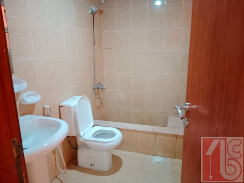 21 الحمام Bathroom 1