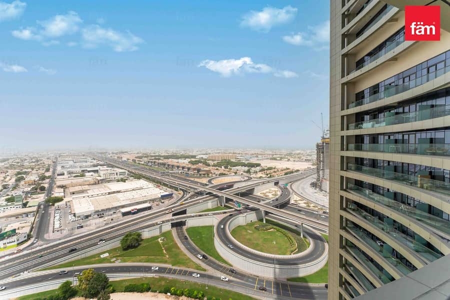 Unfurnished | Mid-Floor | Vacant