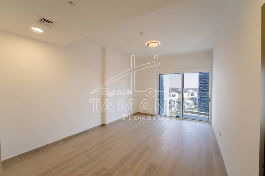 Spacious Layout Park view Mid floor