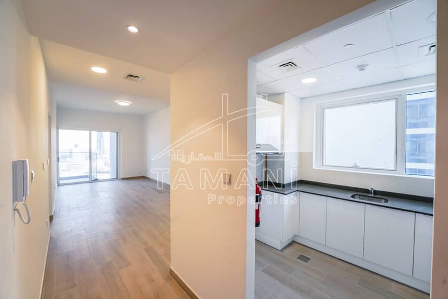 Spacious layout Mid floor Park view
