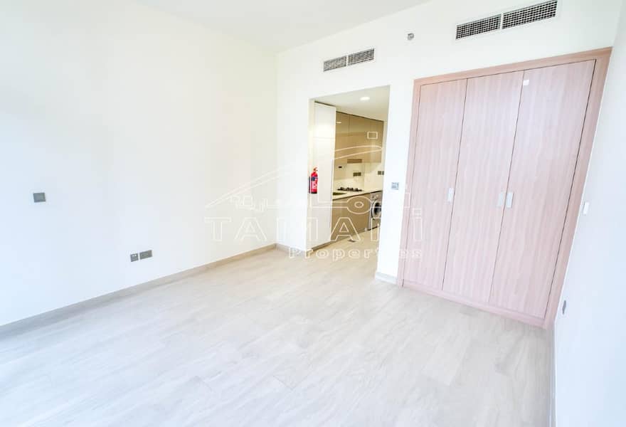 spacious studio | balcony | chiller free spacious studio | balcony | chiller free