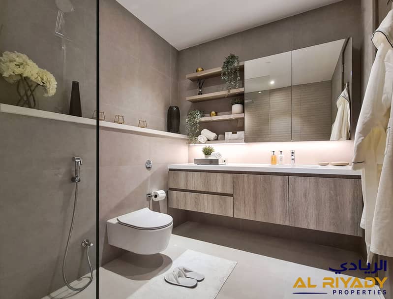 20 Master Bathroom. jpg