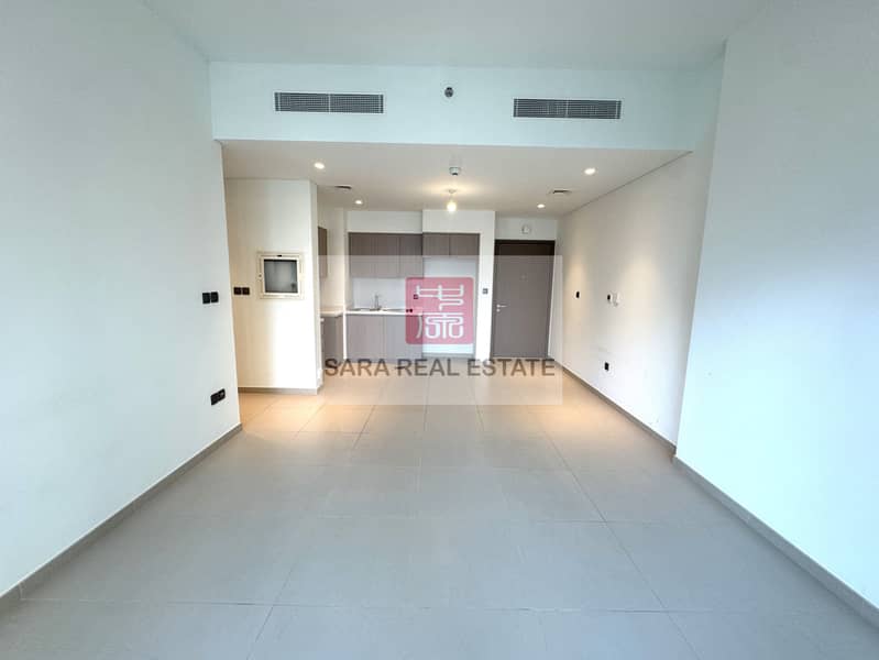 14 Living Area. JPG