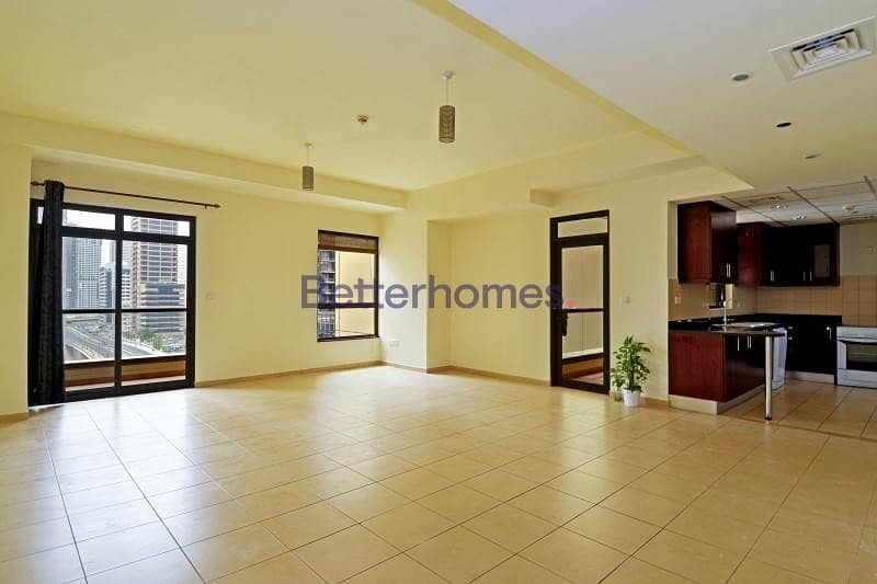 Spacious unit with balcony facing marina in Amwaj