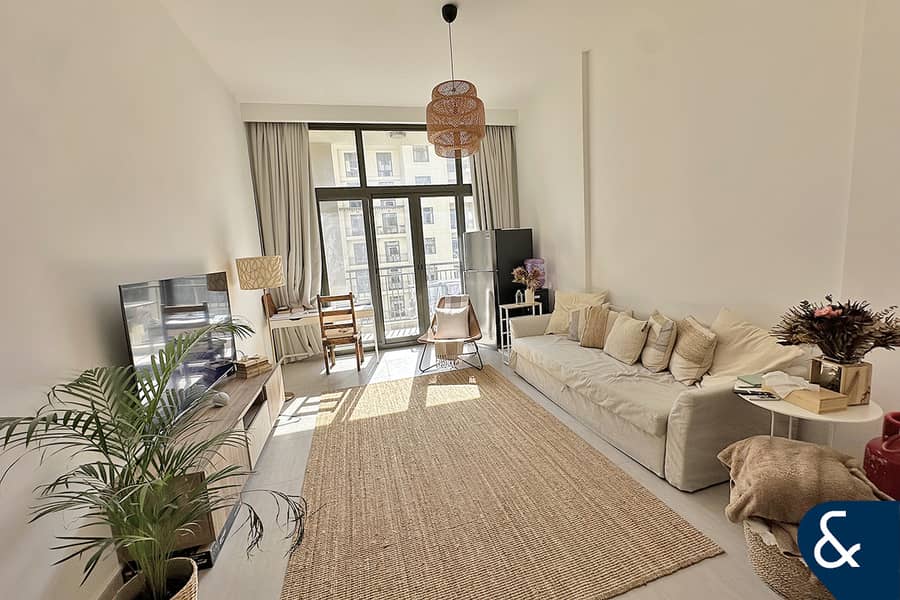 Furnished | Pool View | Available Now! Furnished | Pool View | Available Now!