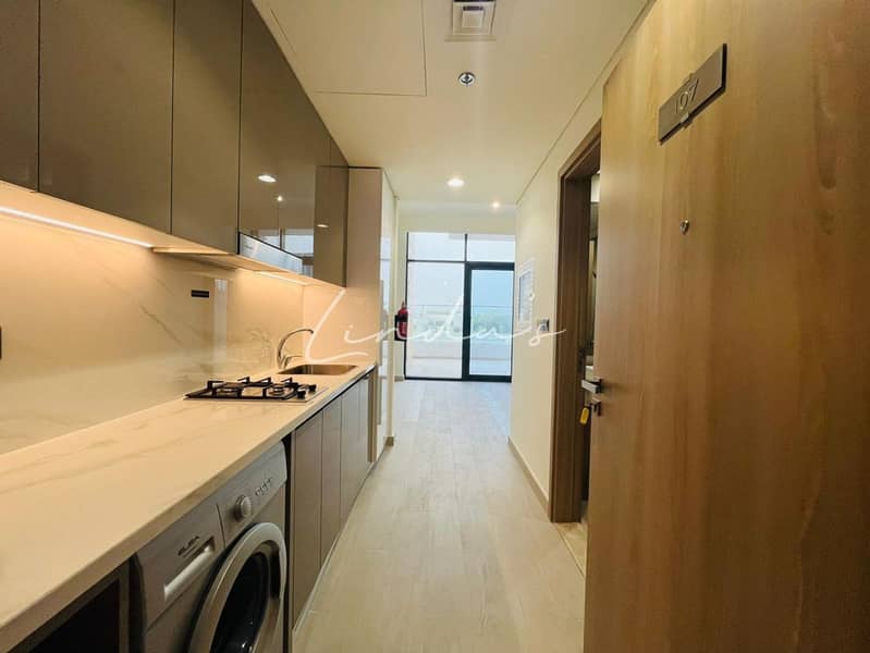 Spacious Studio | 4 Cheques | Large balcony Spacious Studio | 4 Cheques | Large balcony