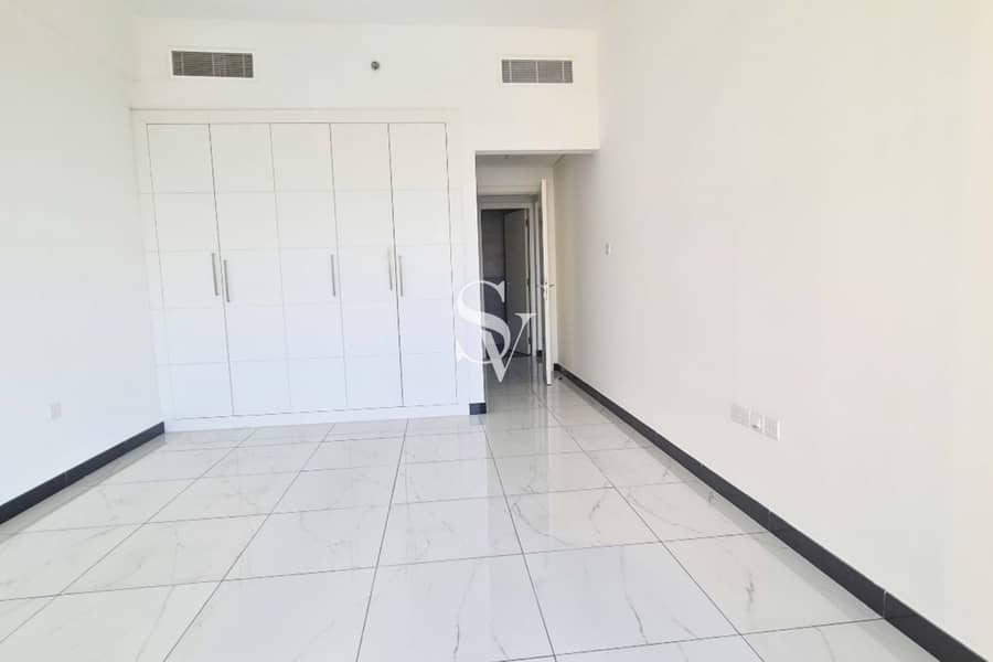 Huge 1 BR | Chiller Free | Walkable to Mall Huge 1 BR | Chiller Free | Walkable to Mall