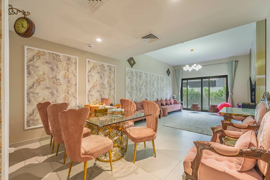16 Living Room1. jpg
