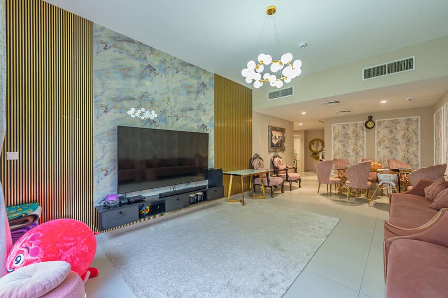 18 Living Room2. jpg