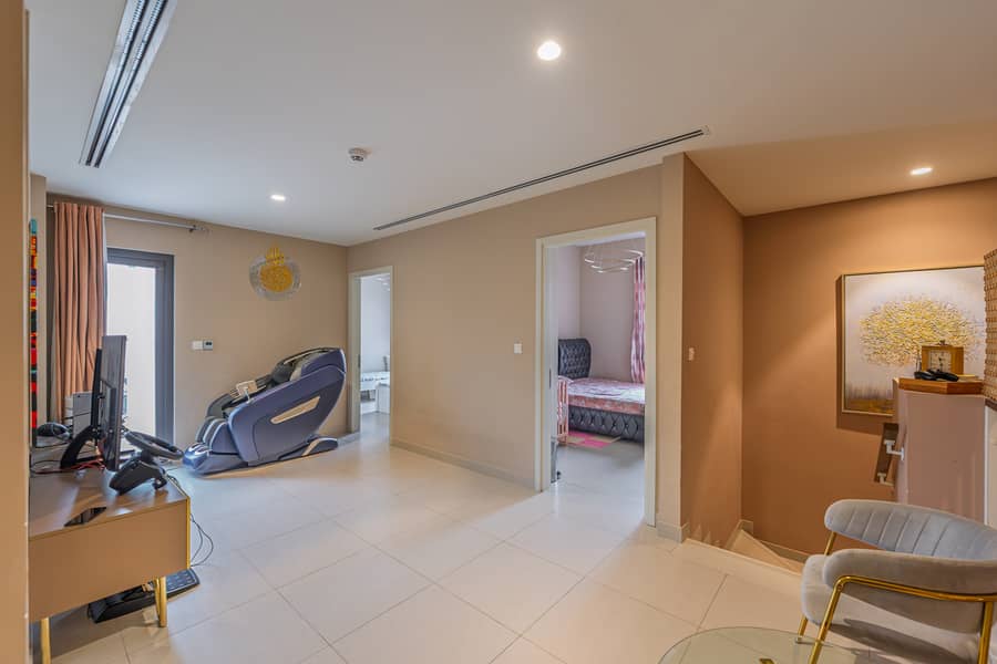 28 Upper Floor Living Room. jpg