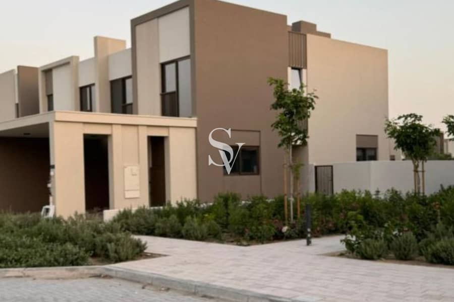 Single Row || Corner unit Facing Pool || Vastu Single Row || Corner unit Facing Pool || Vastu
