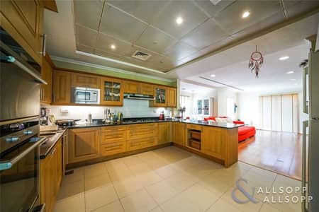 Exclusive | Upgraded | Huge Plot | Cul de Sac Exclusive | Upgraded | Huge Plot | Cul de Sac